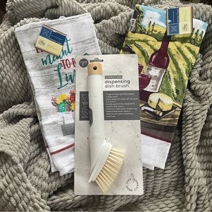 ⭐️3/$25⭐️ NWT Kitchen Hand Towels and Dish Scrub Brush Set